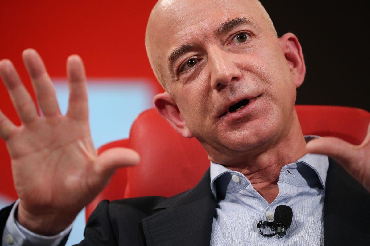 Jeff Bezos tro nen giau hon nho co phieu cua Uber anh 1