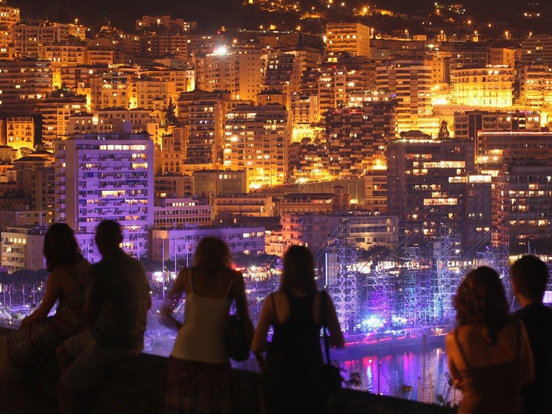 Thanh pho hon 1/3 so dan la ty phu,  0% nguoi ngheo anh 12