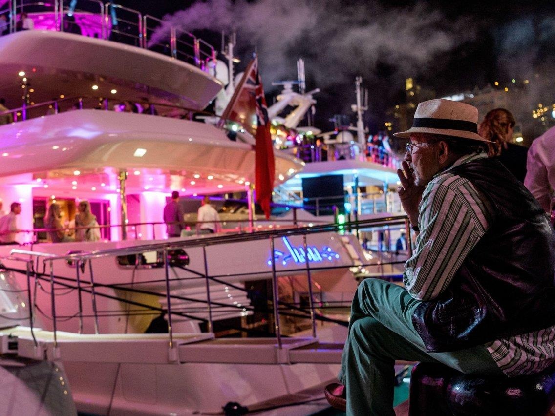 Thanh pho hon 1/3 so dan la ty phu,  0% nguoi ngheo anh 13