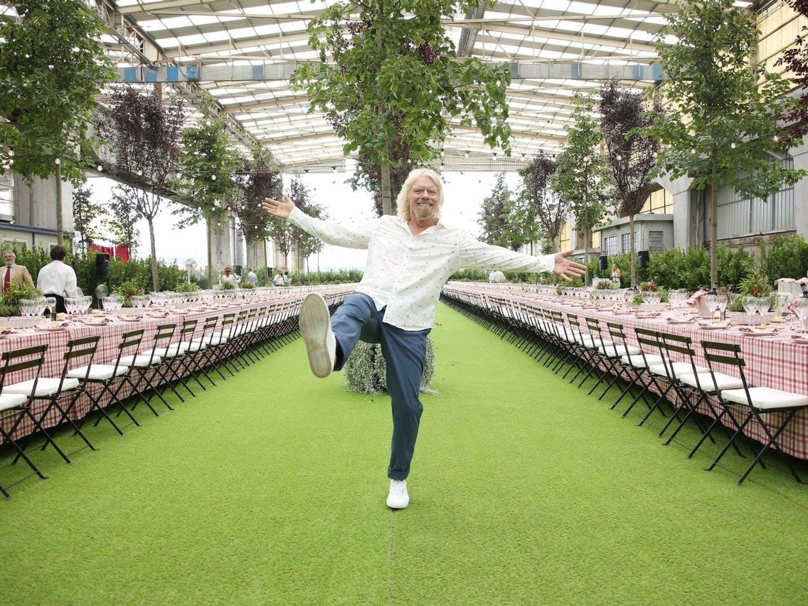 ty phu Richard Branson tieu tien nhu the nao anh 19