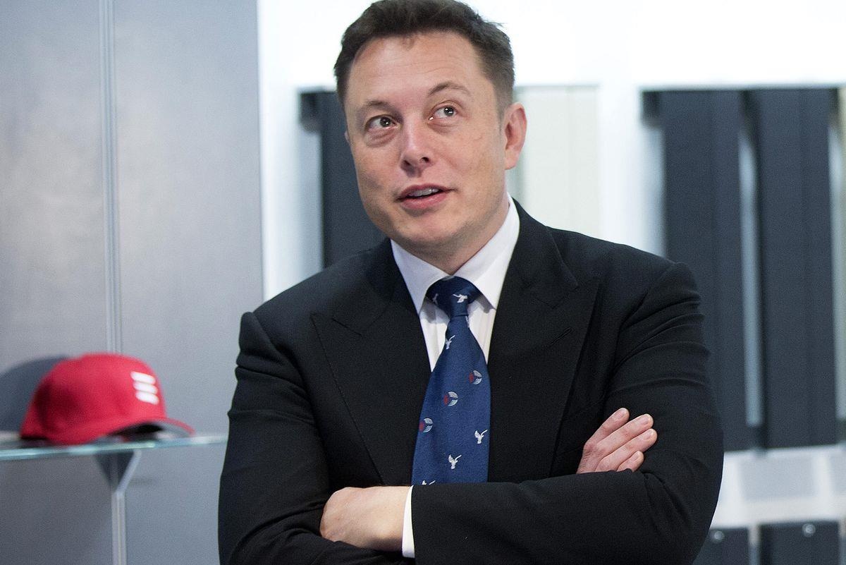 ty phu lam gi vao buoi toi anh 4