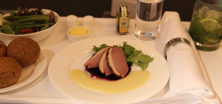 cac mon an duoc phuc vu tren may bay anh 6