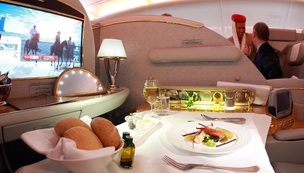 cac mon an duoc phuc vu tren may bay anh 7