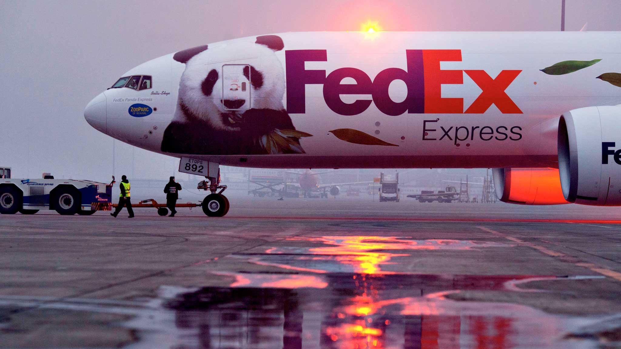 FedEx tu choi 'phuc vu' Huawei? hinh anh