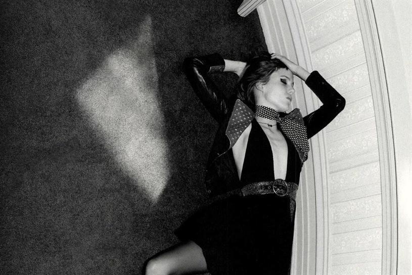 quang cao bi cam anh 9