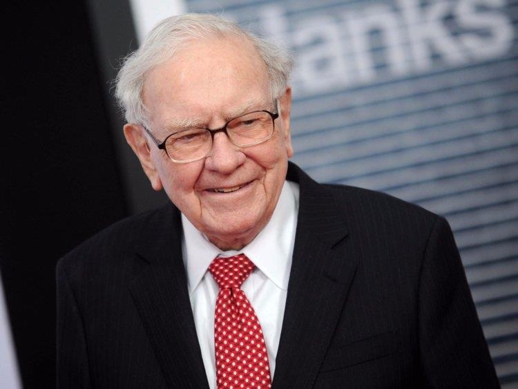Warren Buffett rut 3,6 ty USD co phieu de lam tu thien hinh anh