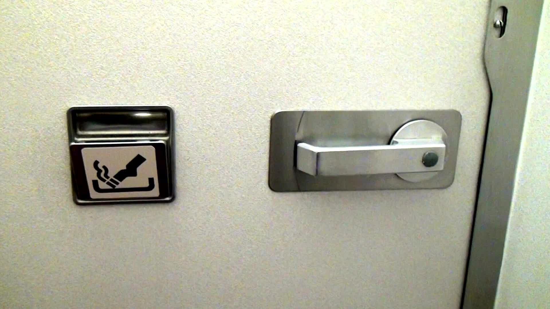 đồ bẩn nhất trên máy bay ảnh 6 do ban nhat tren may bay anh 6