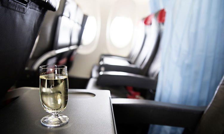 đồ bẩn nhất trên máy bay ảnh 10 do ban nhat tren may bay anh 10