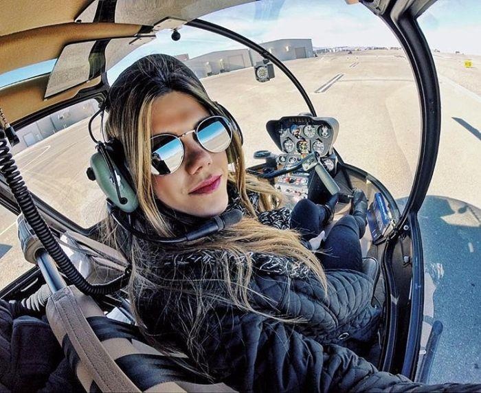 nu phi cong xinh dep anh 9