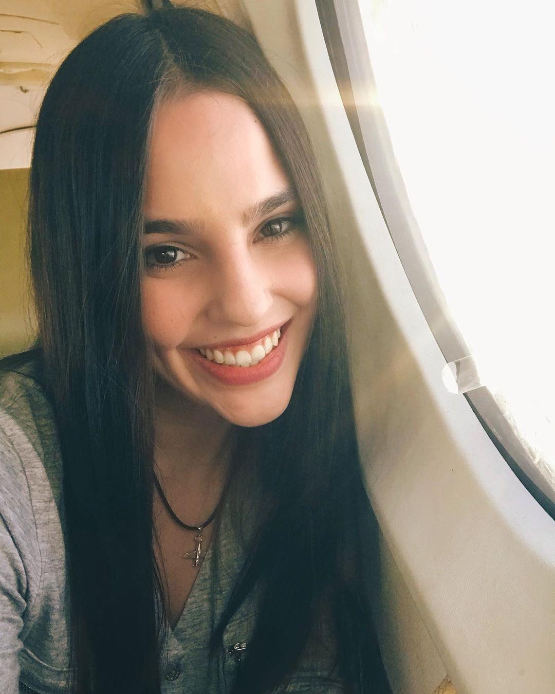 nu phi cong xinh dep anh 5