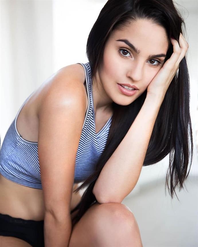 nu phi cong xinh dep anh 6