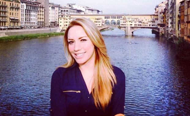 nu phi cong xinh dep anh 16