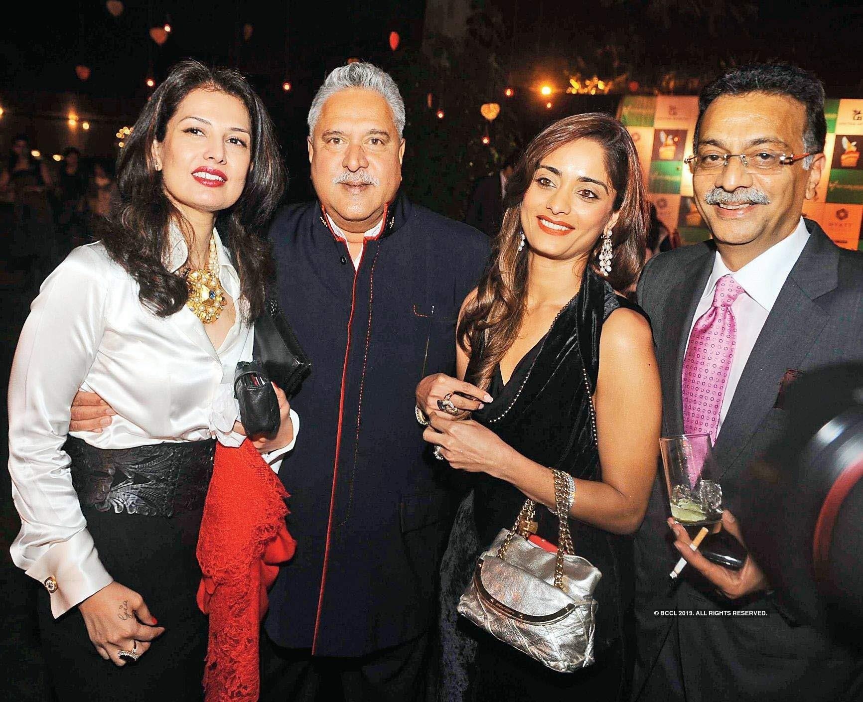 ty phu USD nhieu vo anh 11