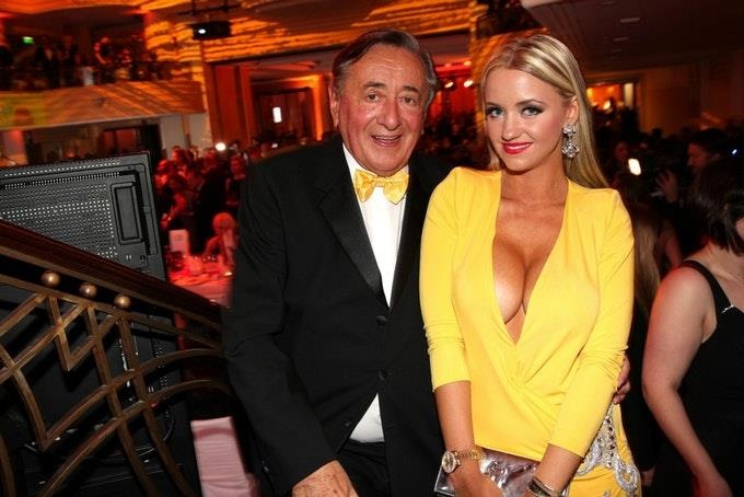 ty phu USD nhieu vo anh 6