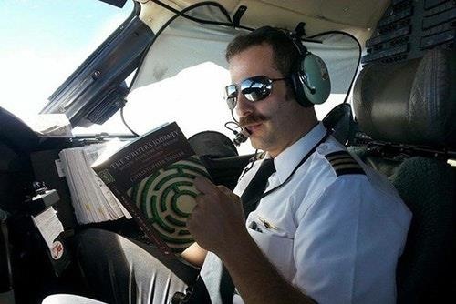 phi cong thuong lam gi trong chuyen bay anh 8