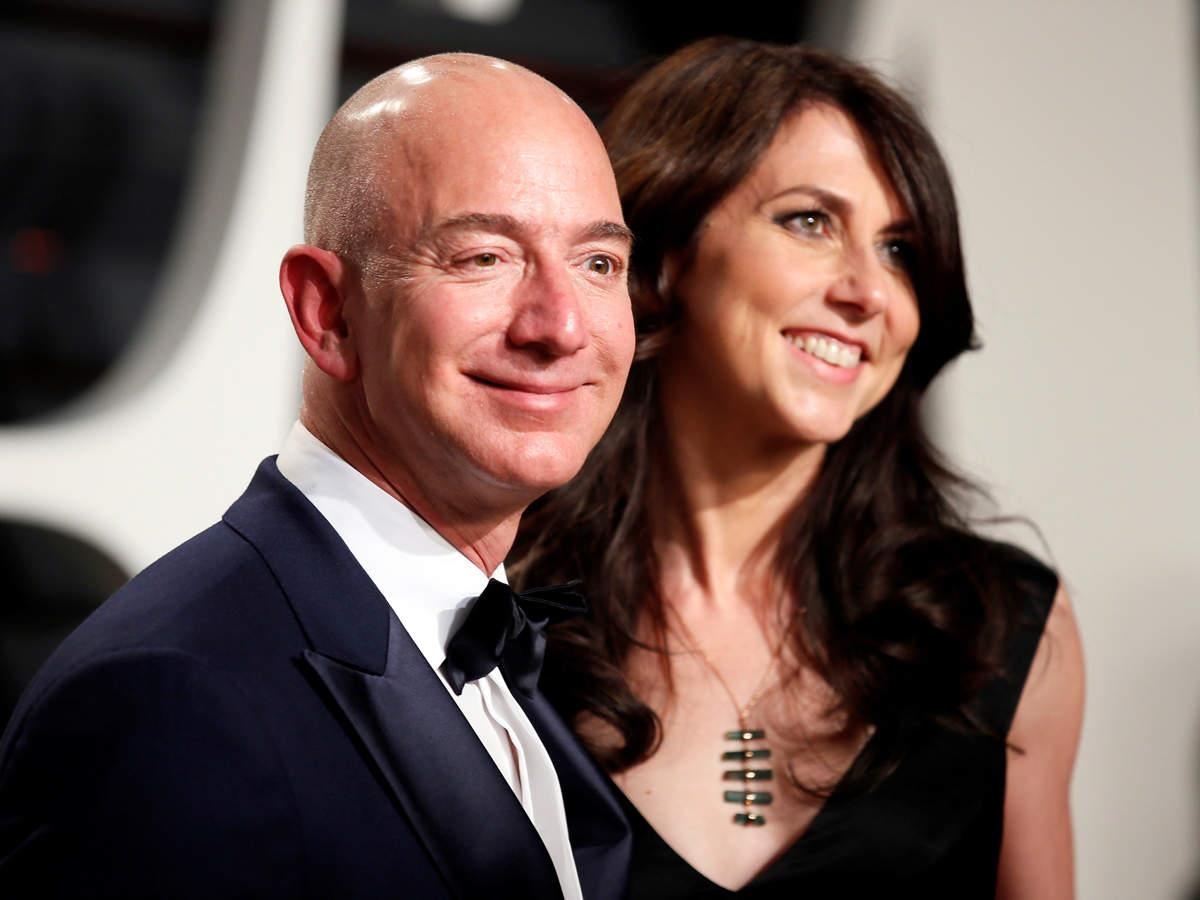 Jeff Bezos tiep tuc xa co phieu Amazon, thu gan 3 ty USD tien mat hinh anh