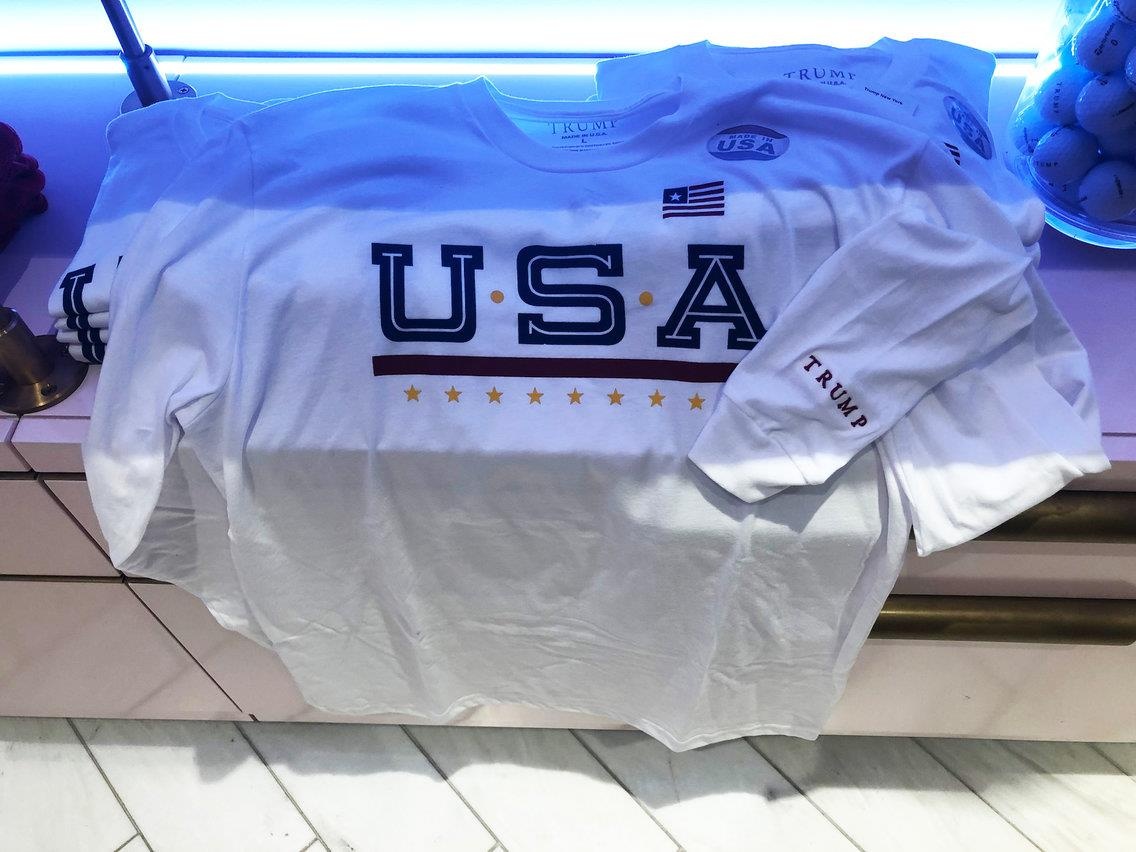 toa nha ban do nhan hieu Tong thong Trump anh 15