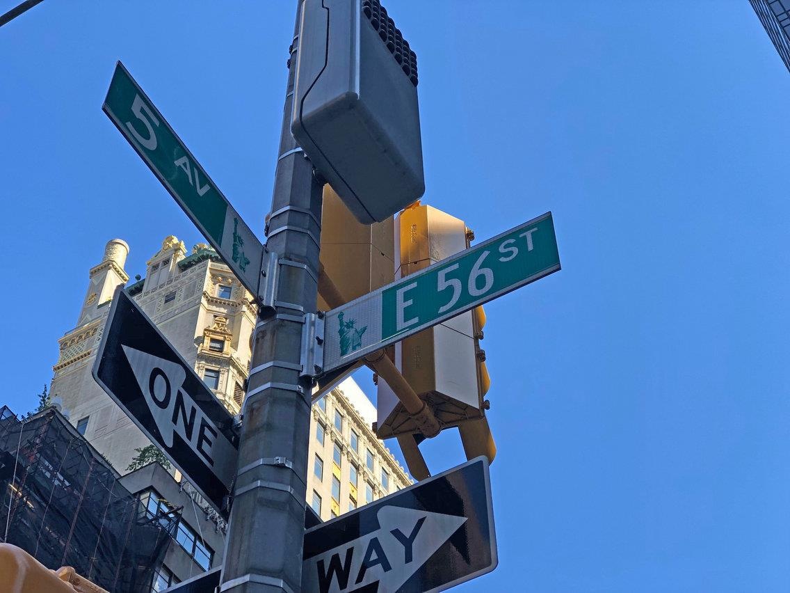 toa nha ban do nhan hieu Tong thong Trump anh 7