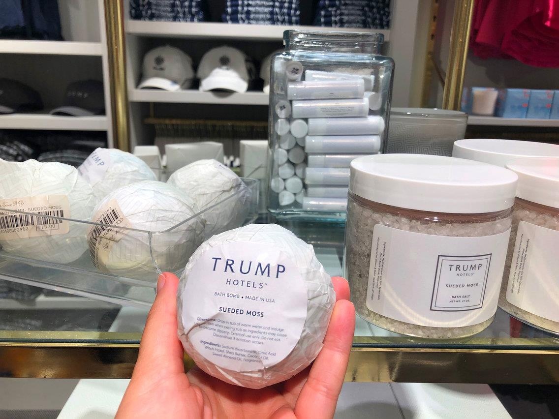 toa nha ban do nhan hieu Tong thong Trump anh 25