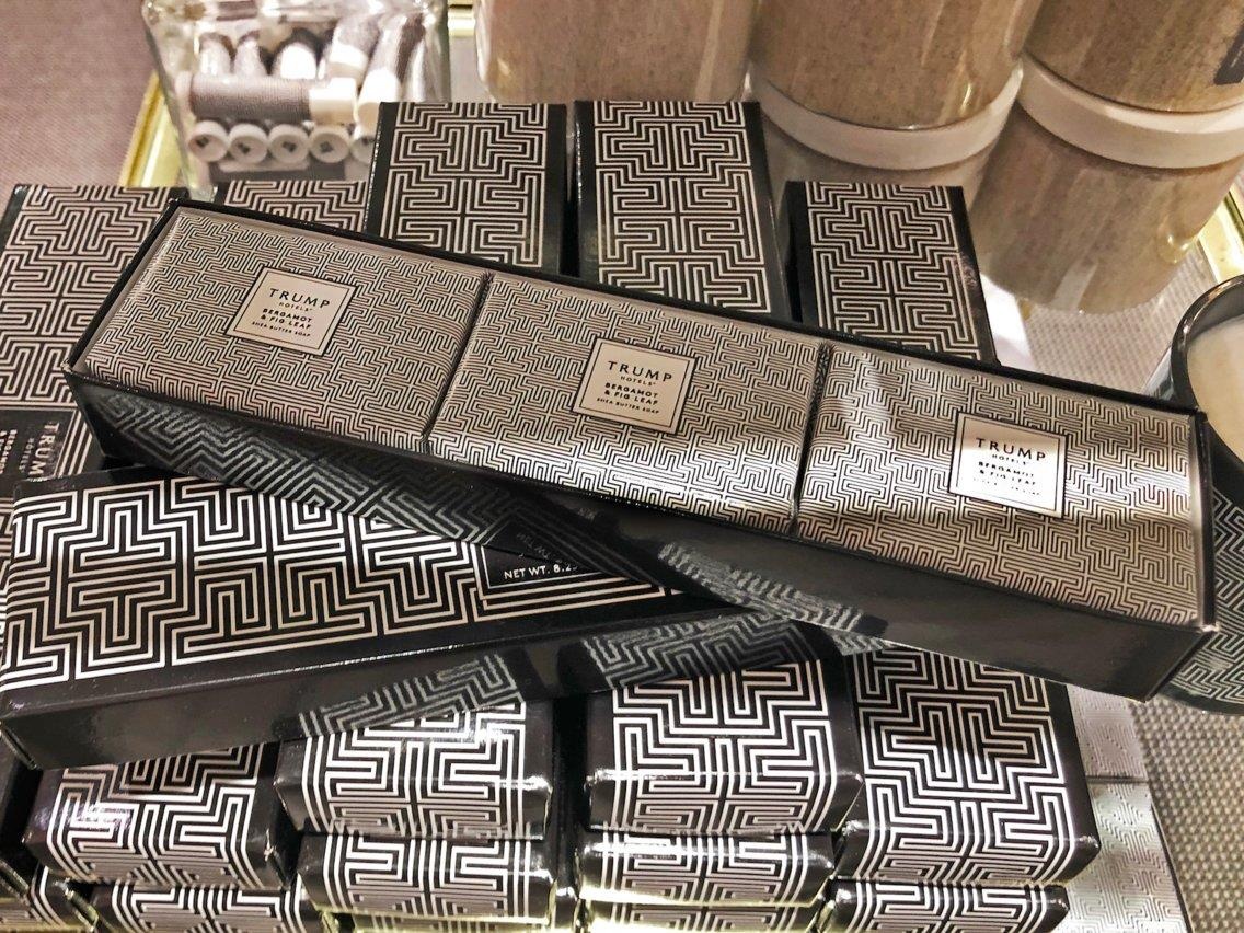 toa nha ban do nhan hieu Tong thong Trump anh 26