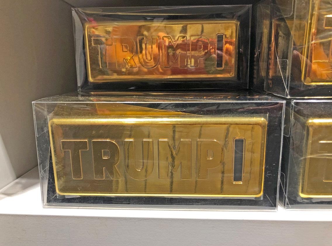 toa nha ban do nhan hieu Tong thong Trump anh 30