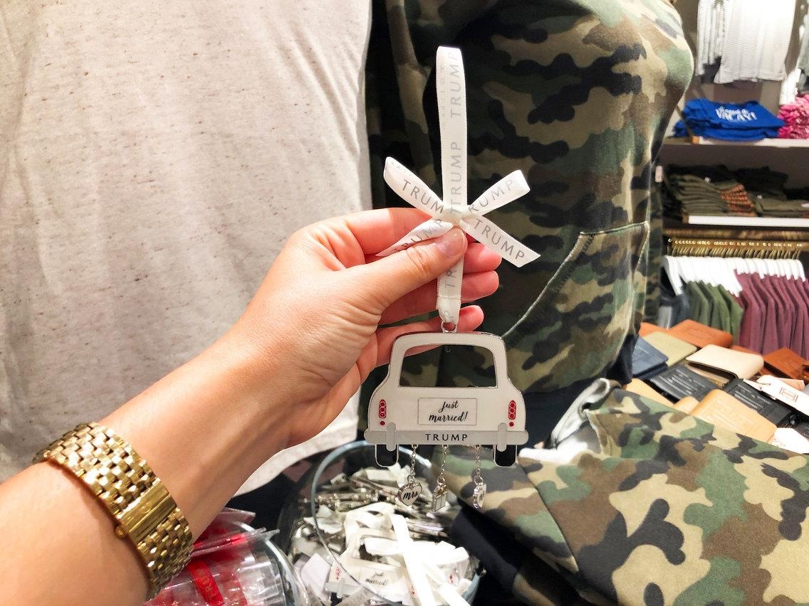 toa nha ban do nhan hieu Tong thong Trump anh 34