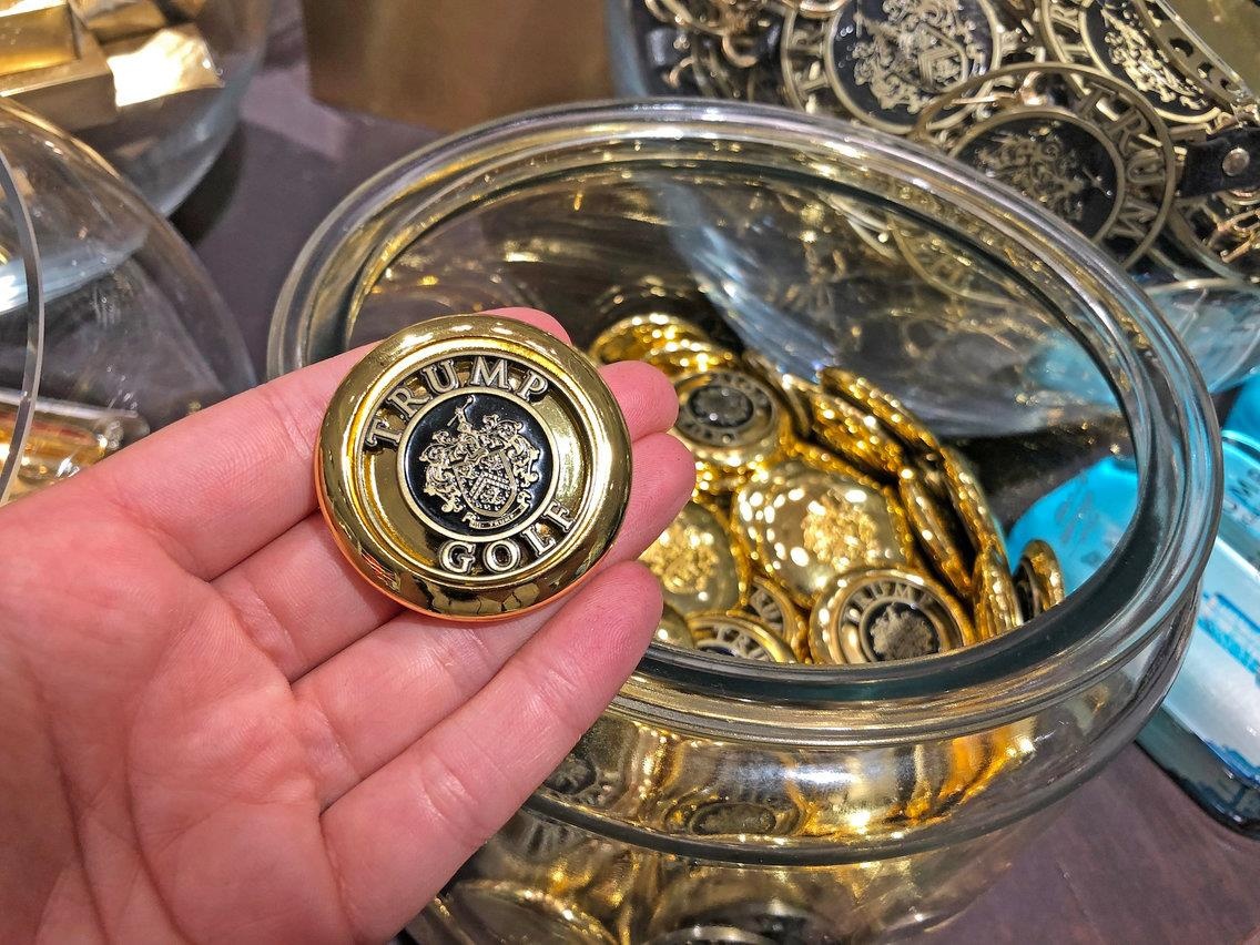 toa nha ban do nhan hieu Tong thong Trump anh 37