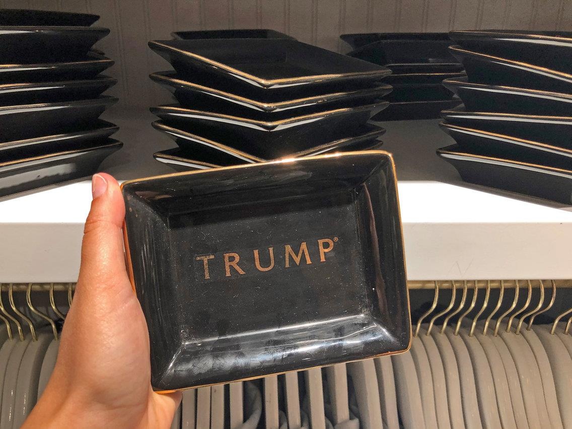 toa nha ban do nhan hieu Tong thong Trump anh 42