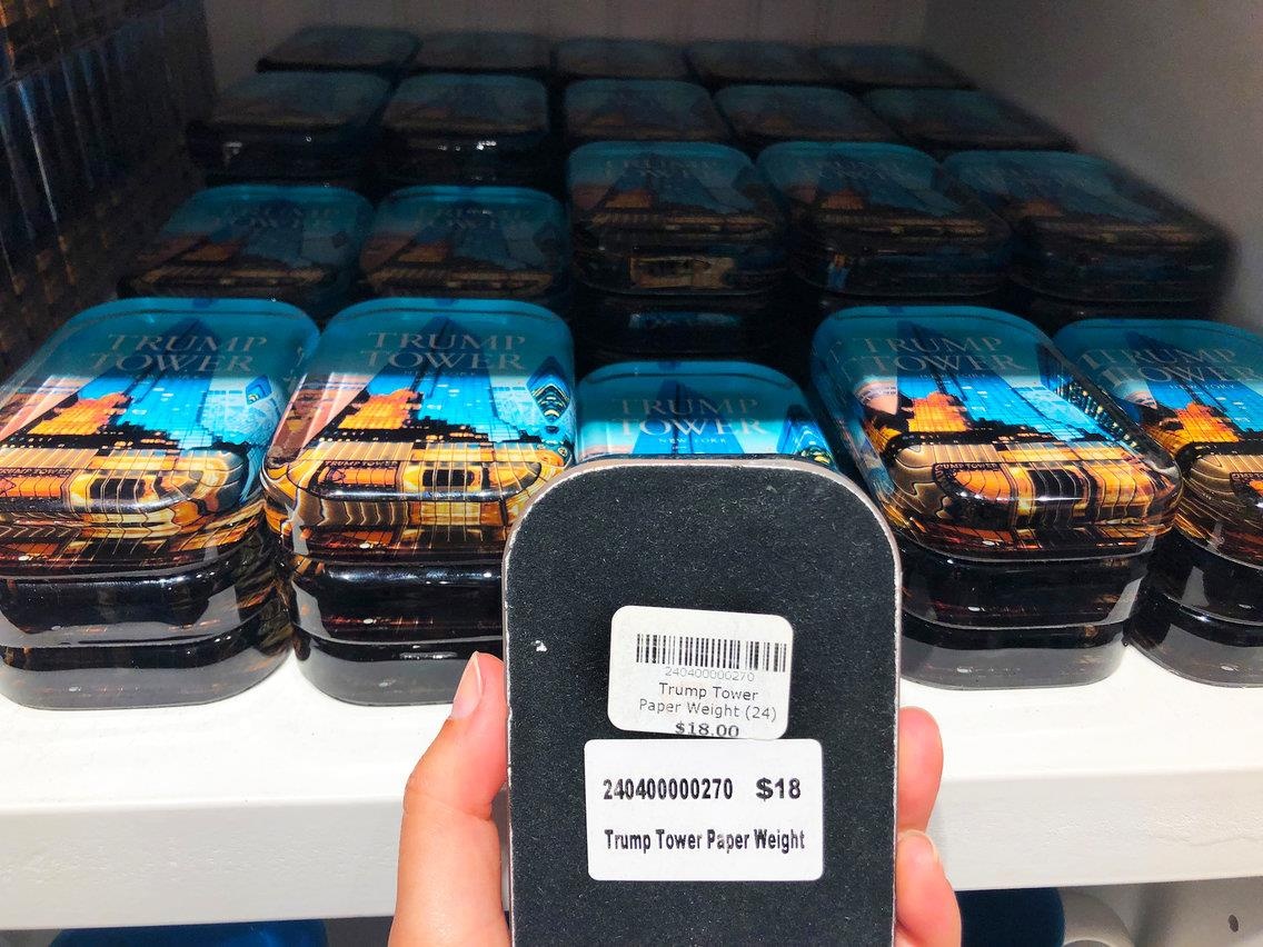 toa nha ban do nhan hieu Tong thong Trump anh 43