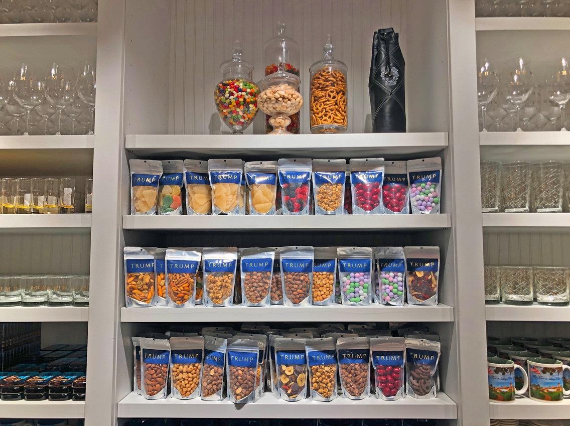 toa nha ban do nhan hieu Tong thong Trump anh 44