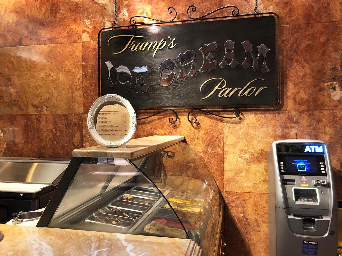 toa nha ban do nhan hieu Tong thong Trump anh 48