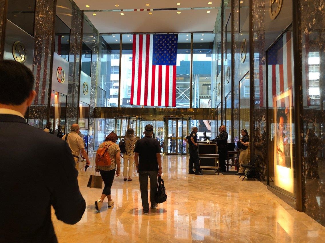 toa nha ban do nhan hieu Tong thong Trump anh 10