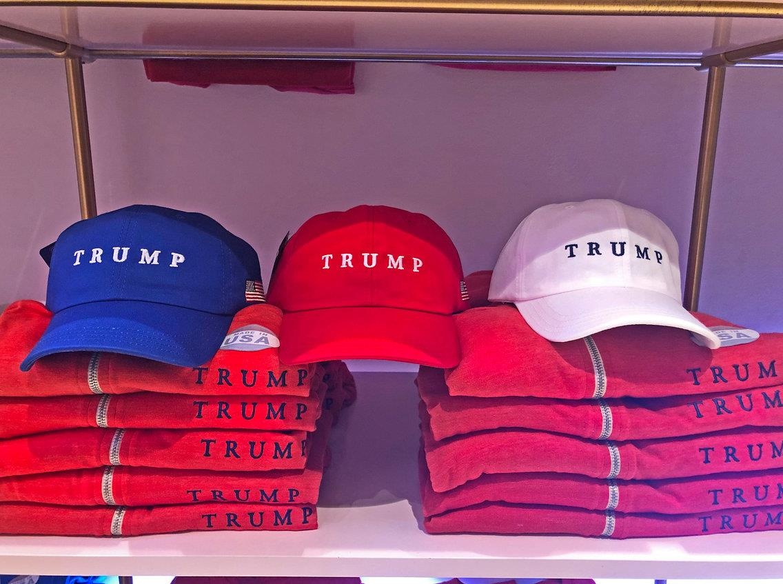 toa nha ban do nhan hieu Tong thong Trump anh 12