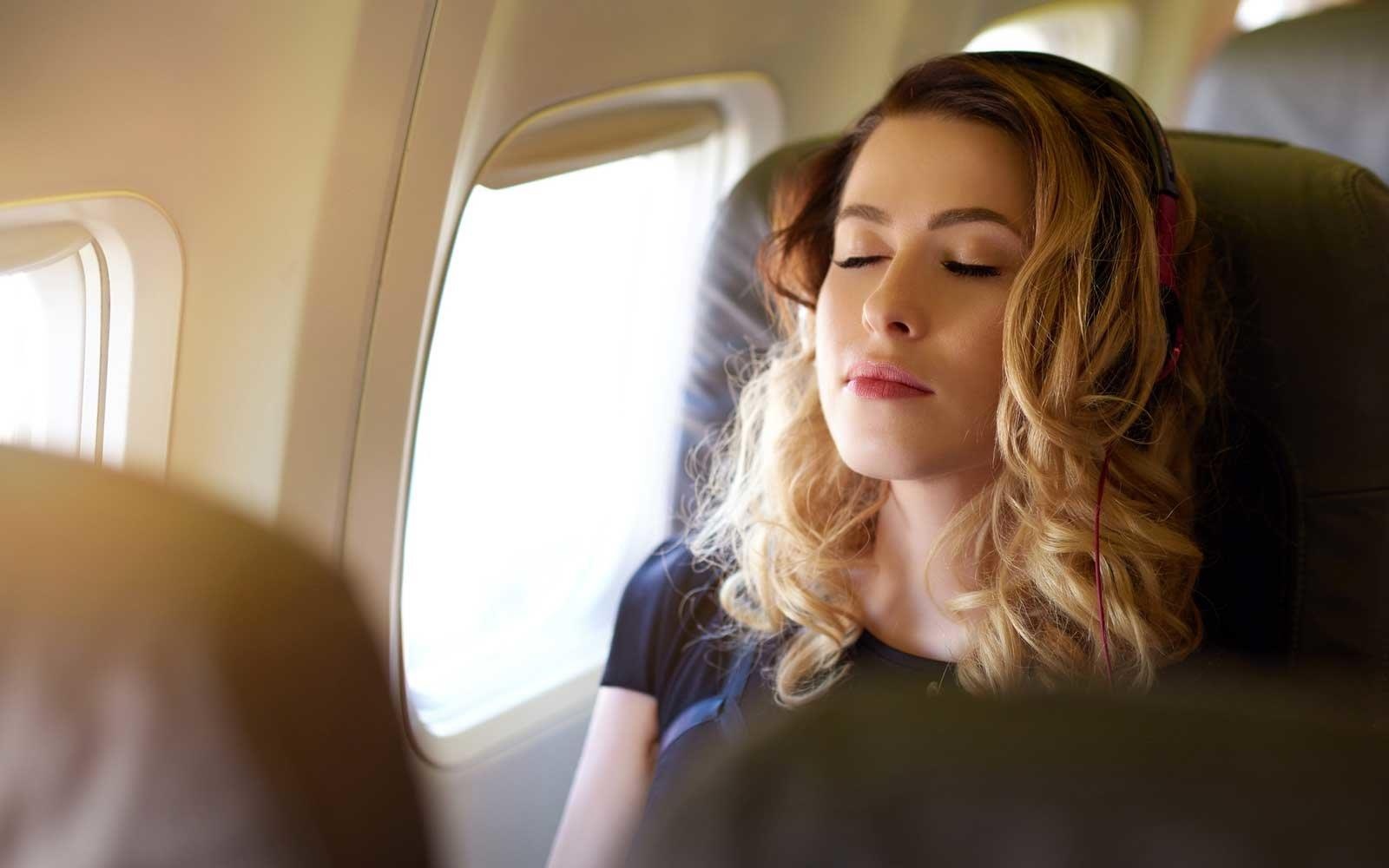 meo giup tranh met moi khi di may bay anh 8