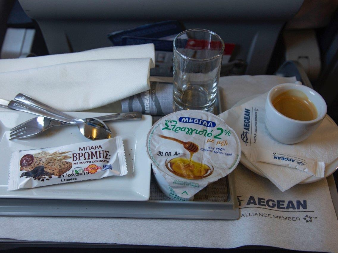 bi kip di du lich bang may bay anh 10