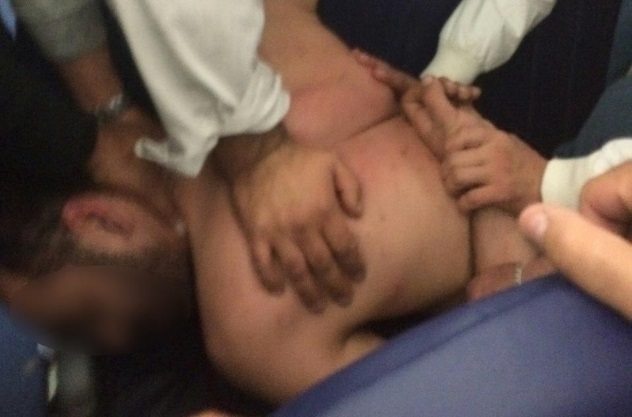 sex trong nha ve sinh anh 4