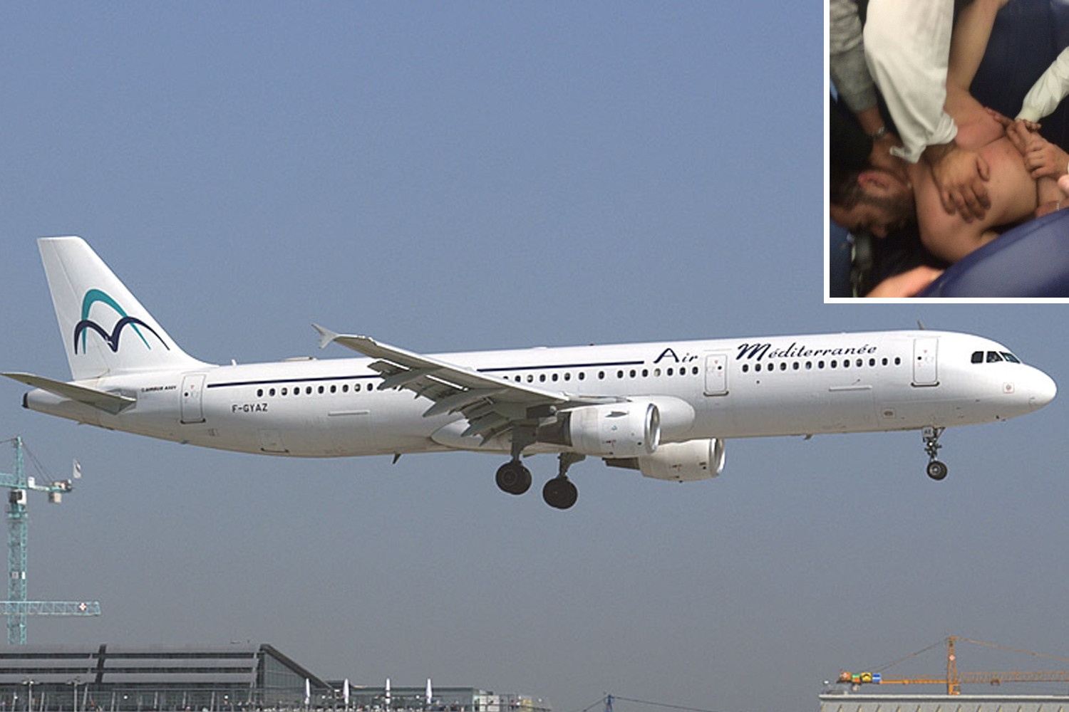 sex trong nha ve sinh anh 3