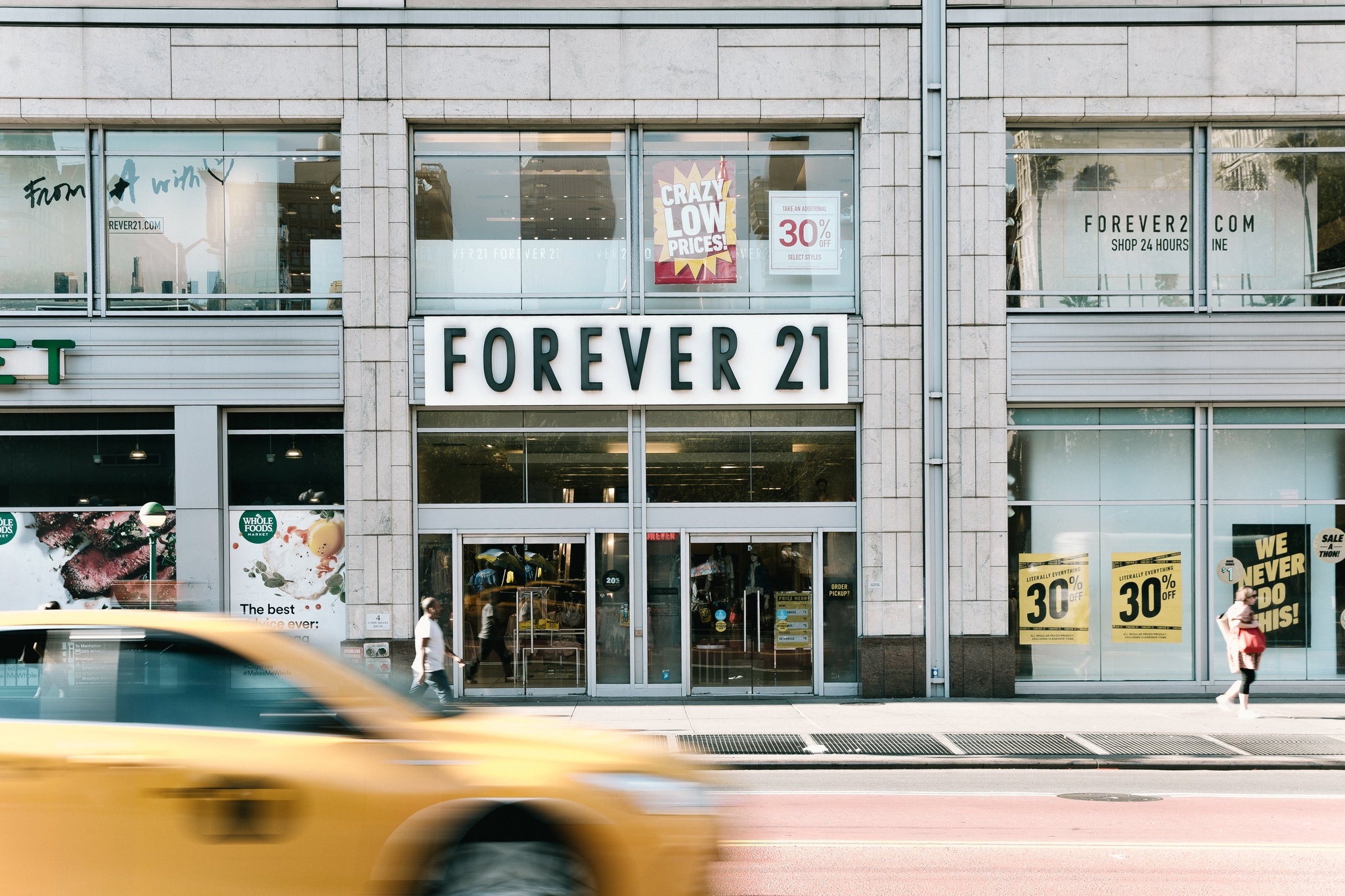 Forever 21 nop don xin bao ho pha san, thao chay khoi 40 quoc gia hinh anh