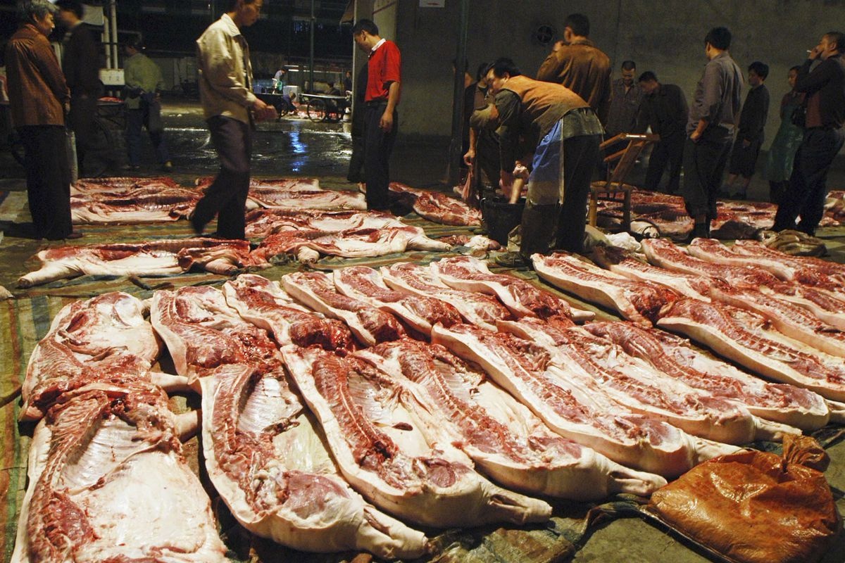 Thieu thit lon, nguoi Trung Quoc bat dau an thit gia hinh anh