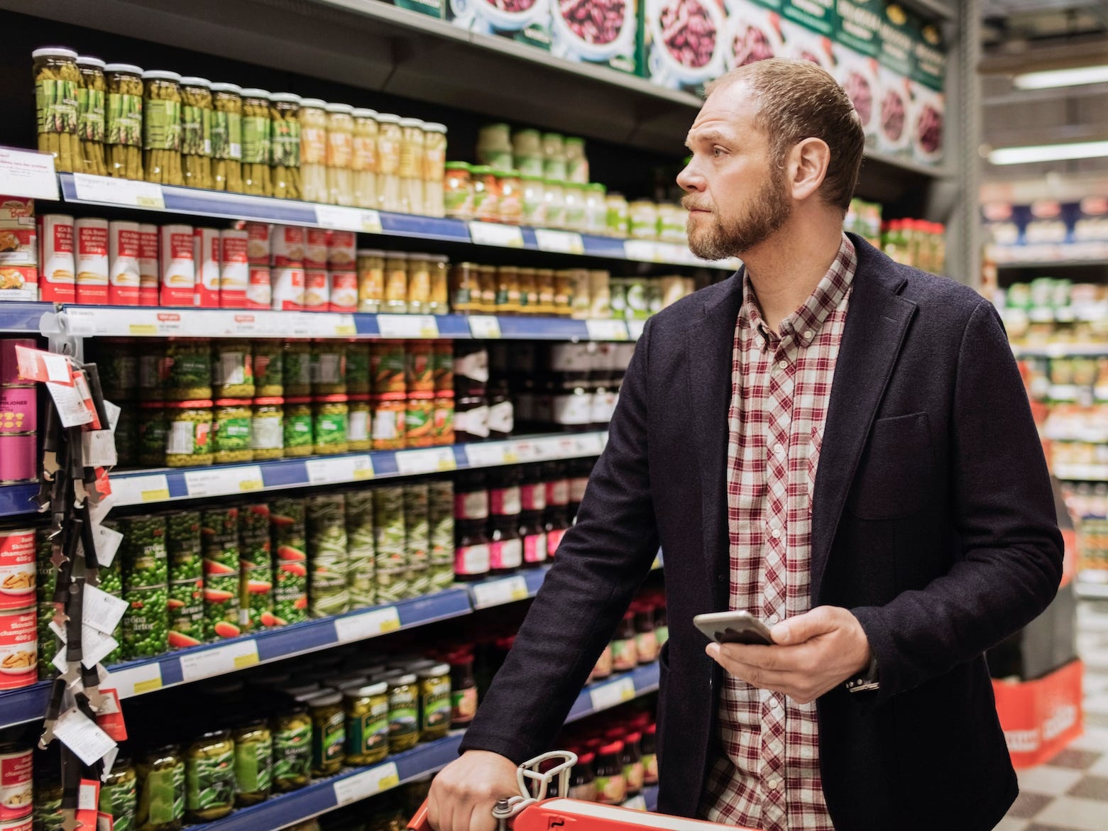 Luat su My kiem 270.000 USD/nam tiet kiem tung dong de nghi huu som hinh anh