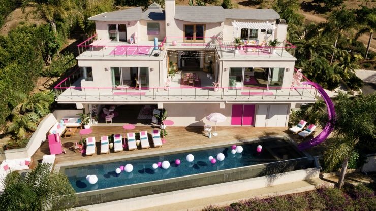 Ben trong ngoi nha bup be Barbie phien ban that voi gia 60 USD/dem hinh anh