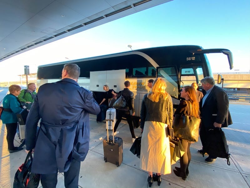 Chuyen bay dai nhat the gioi anh 1