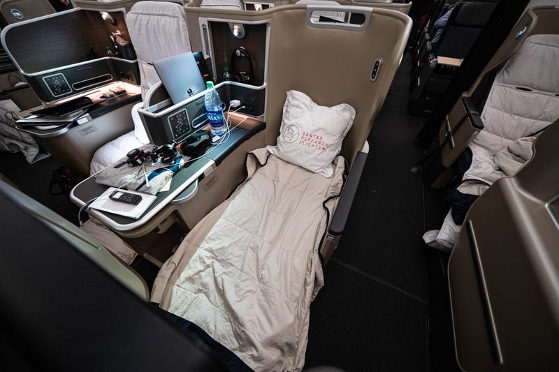 Chuyen bay dai nhat the gioi anh 18