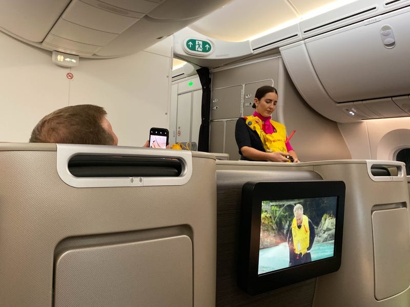 Chuyen bay dai nhat the gioi anh 9