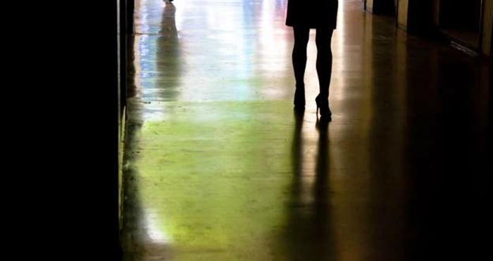 sinh vien Anh ban dam de kiem tien anh 2