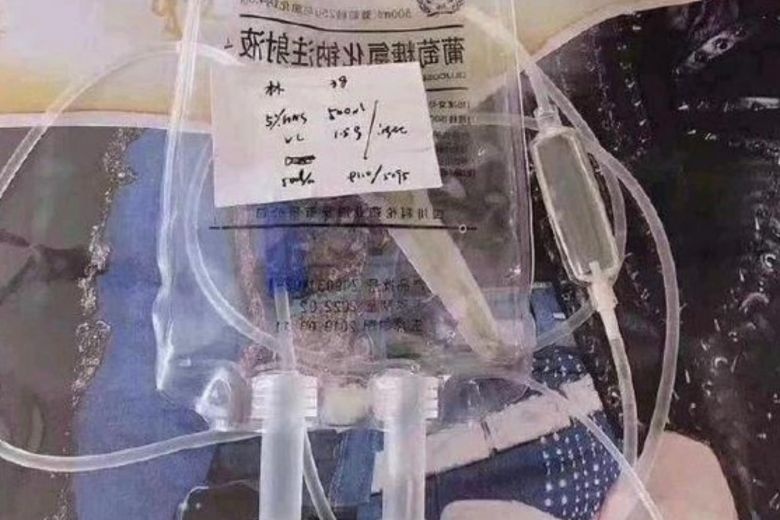 Y ta Trung Quoc rao ban ong tiem va tui dich cua danh ca Singapore hinh anh