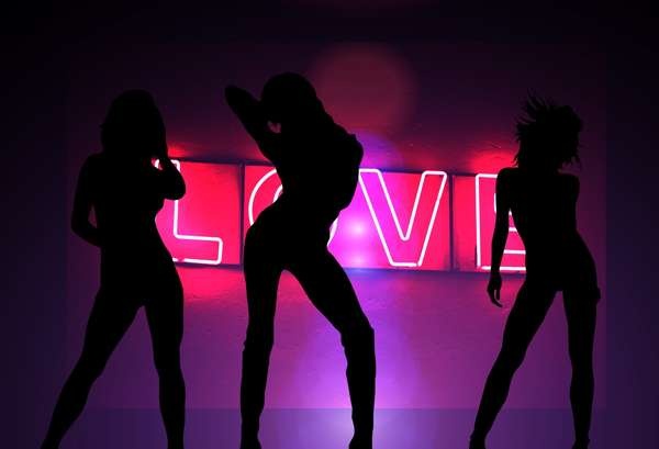 Nguoi Bi chi hon 1 ty euro cho gai ban dam va dich vu mat-xa hinh anh