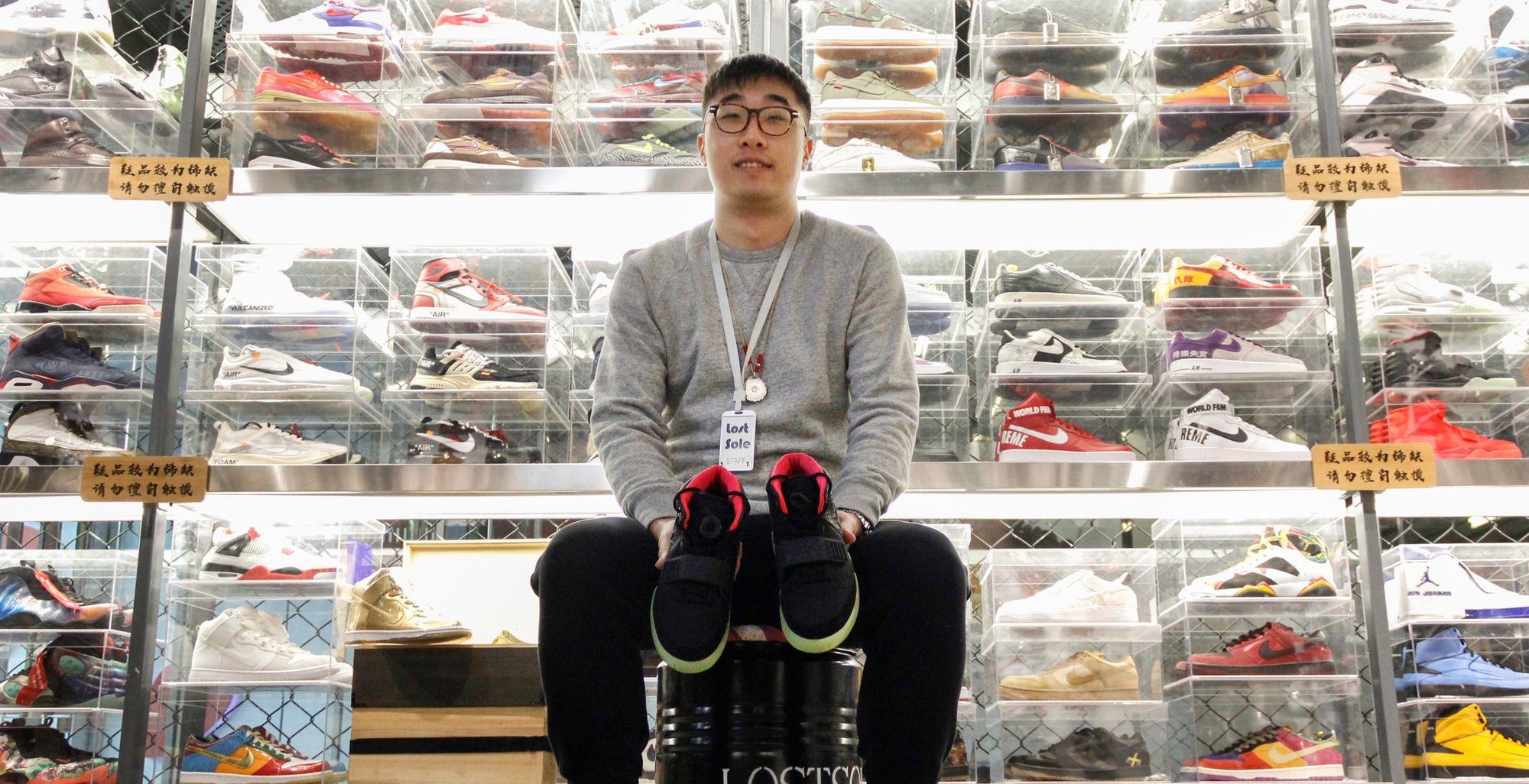 Con sot mua ban giay the thao bung len tai Trung Quoc hinh anh