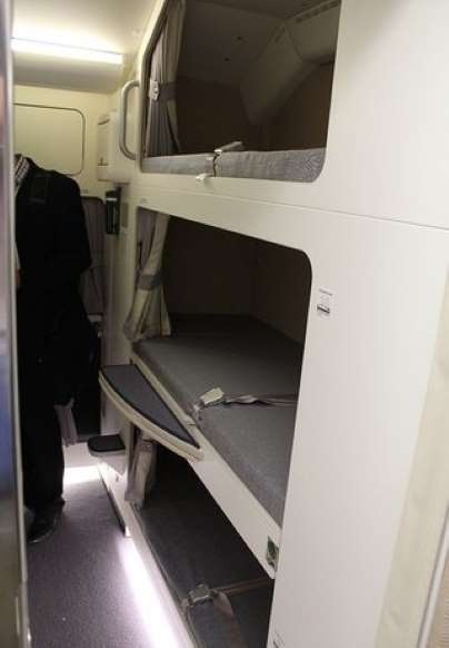 cho ngu cua tiep vien anh 14