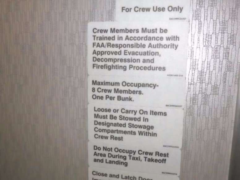 cho ngu cua tiep vien anh 6